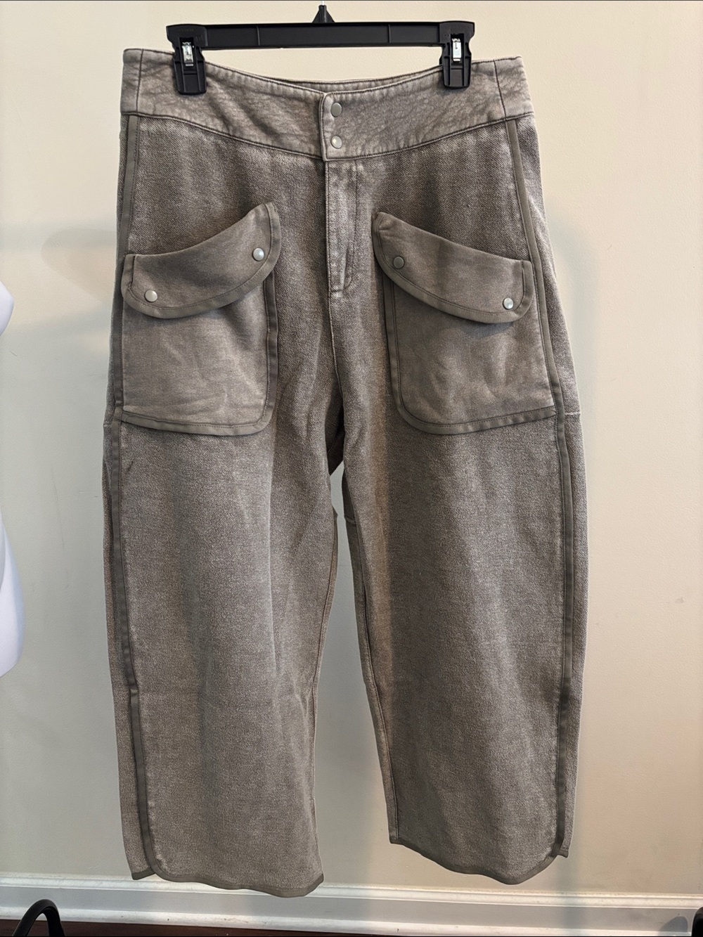 Aaron & Amber Nothing Less Barrel Pants size Large